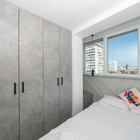 Lazur Sea View شقة *